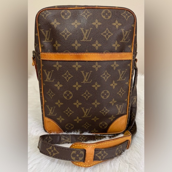 Authentic Louis Vuitton Vintage Danube MM Crossbody Messenger Bag Unisex VGUC - Picture 1 of 16